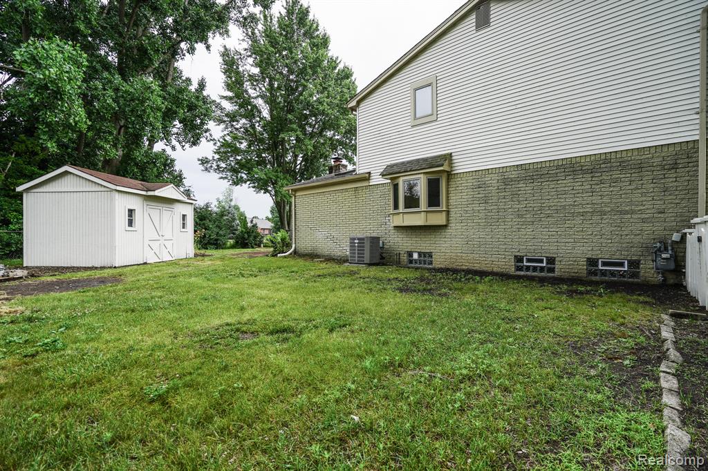 51784 Julies Drive, Clinton Twp, MI 48047 — Photo 8