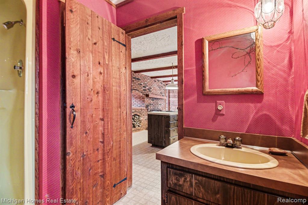 885 Rustic Village Lane, Lake Orion, MI 48362 — Photo 24