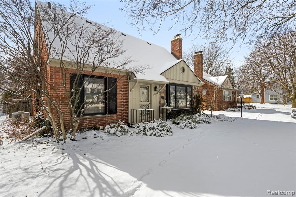 1239 WASHTENAW Avenue, Ypsilanti, MI 48197 — Photo 2