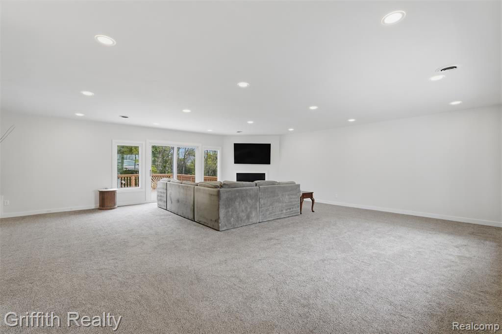 9198 Silver Lake Road, Linden, MI 48451 — Photo 10