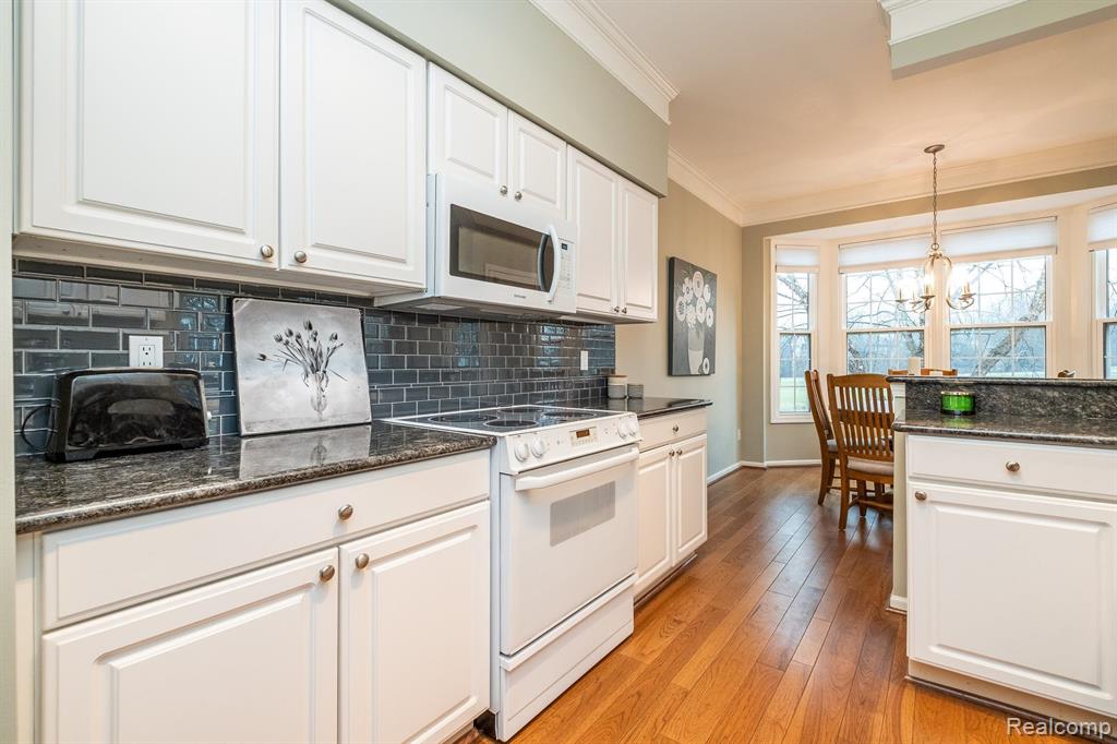 16189 FOREST LAKE Drive, 127, Northville, MI 48168 — Photo 14