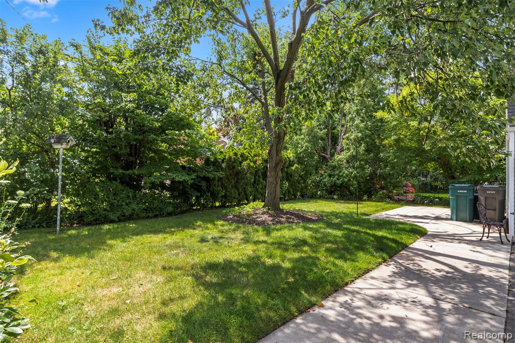 6 Berwick Lane, Dearborn, MI 48120 — Photo 37