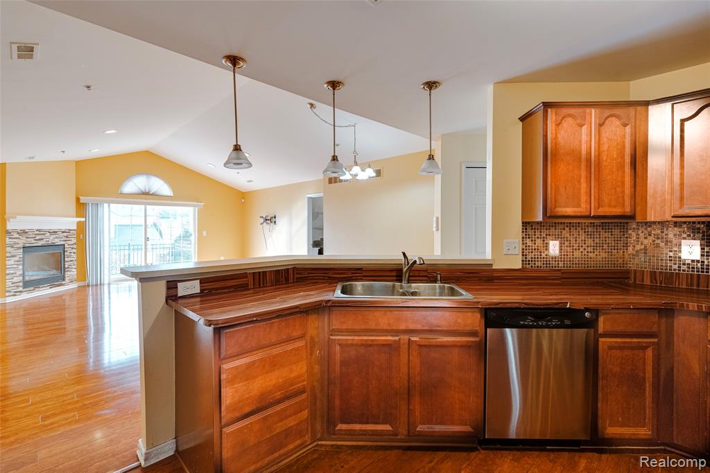 31204 Alexa Drive, Commerce Twp, MI 48390 — Photo 15