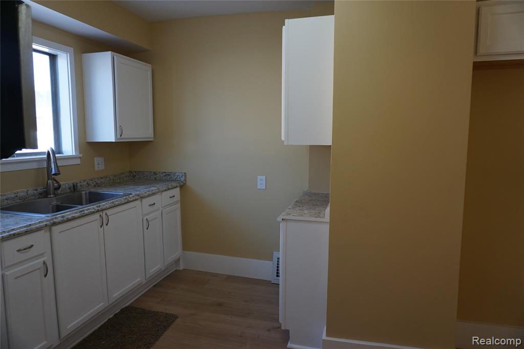 217 W Dewey Street, Flint, MI 48505 — Photo 9