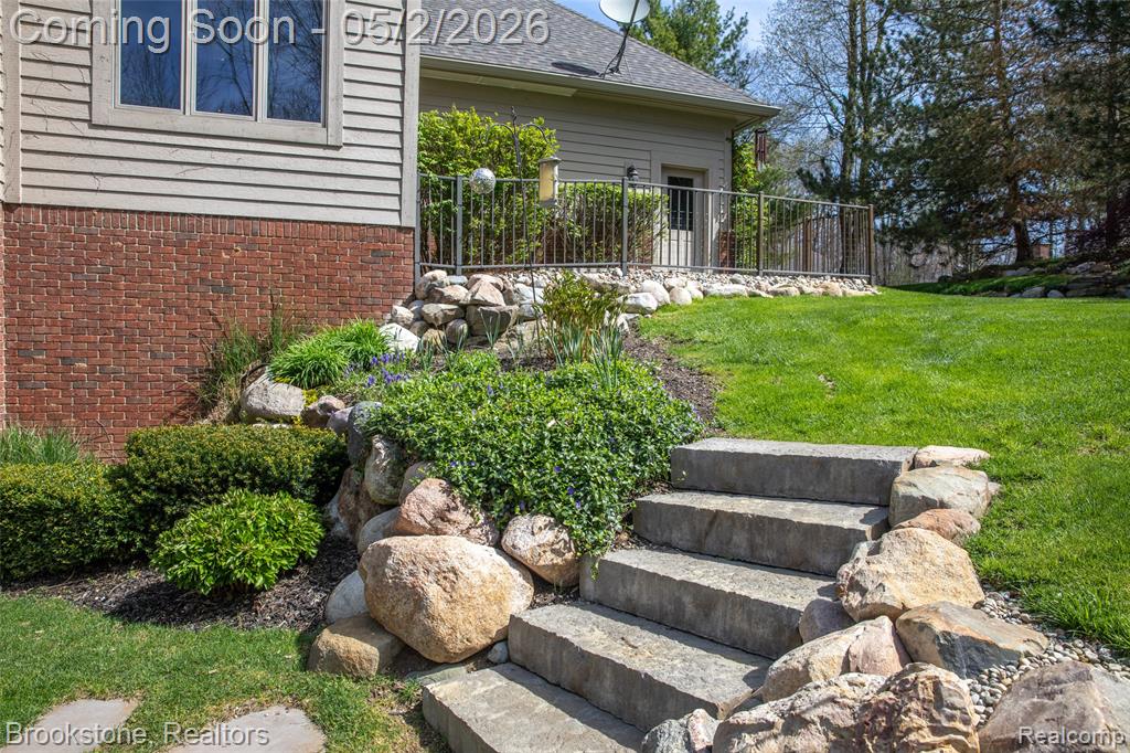 9811 KINGSTON POINTE, Clarkston, MI 48348 — Photo 17