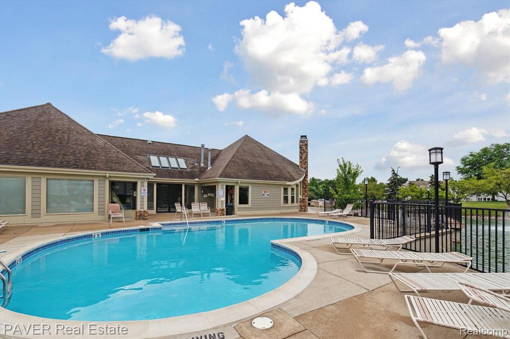 1565 WEATHERSTONE Drive, Ann Arbor, MI 48108 — Photo 52