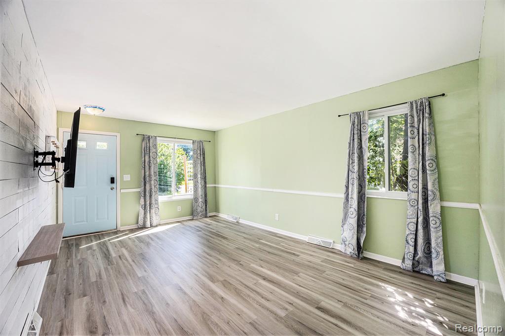 5355 Lake Grove Drive, White Lake, MI 48383 — Photo 11