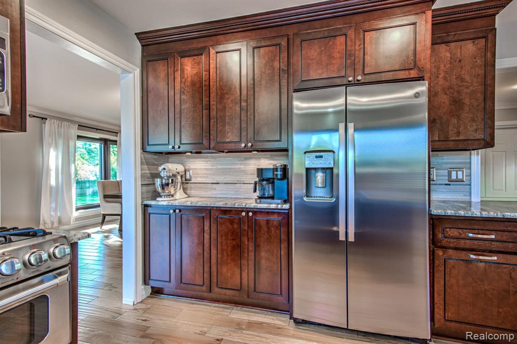 5250 Winchester Drive, Troy, MI 48085 — Photo 10