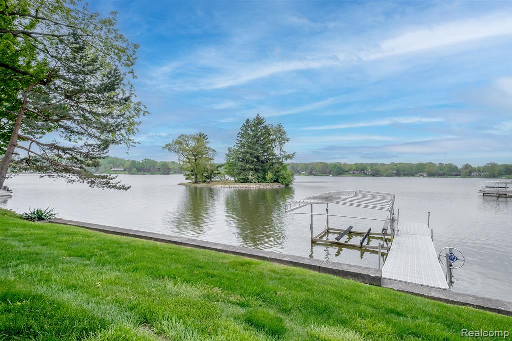 7488 DRIFTWOOD Drive, Fenton, MI 48430 — Photo 35