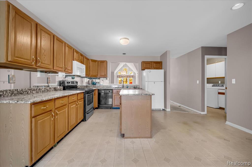 824 N Beech Daly Road, Dearborn Heights, MI 48127 — Photo 9