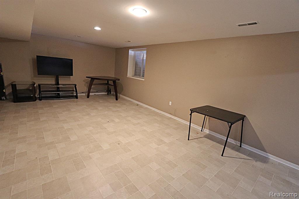 13218 MANTAUK, Belleville, MI 48111 — Photo 39