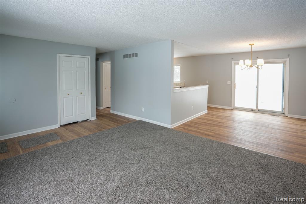 5783 Williamsburg Court, Waterford, MI 48327 — Photo 23