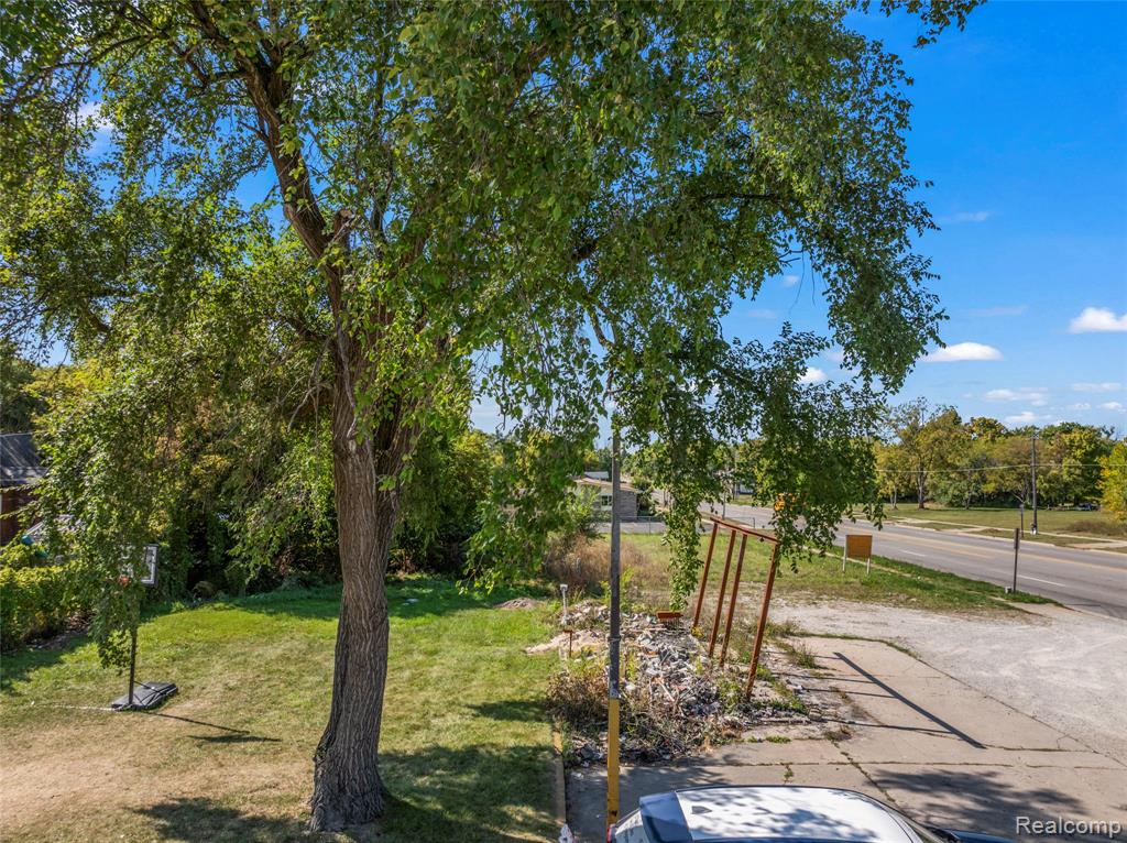 680 E Pierson Road, Flint, MI 48505 — Photo 8