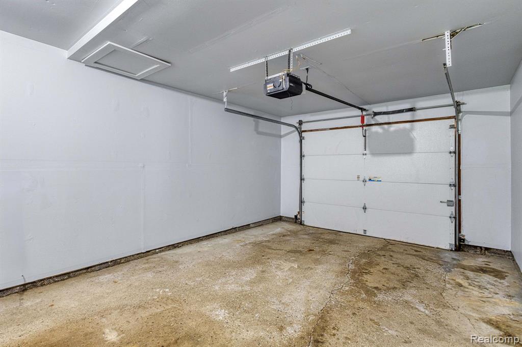 26188 SUMMERDALE Drive, Southfield, MI 48033 — Photo 36