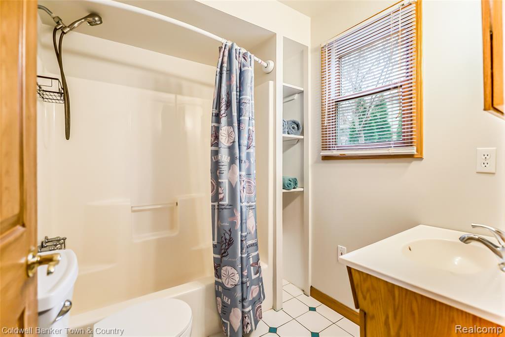 8160 Halfway Drive, Brighton, MI 48116 — Photo 25