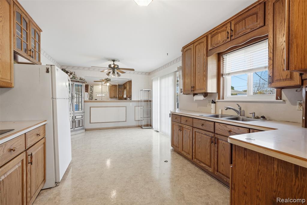 26840 Merideth Dr, Warren, MI 48091 — Photo 9