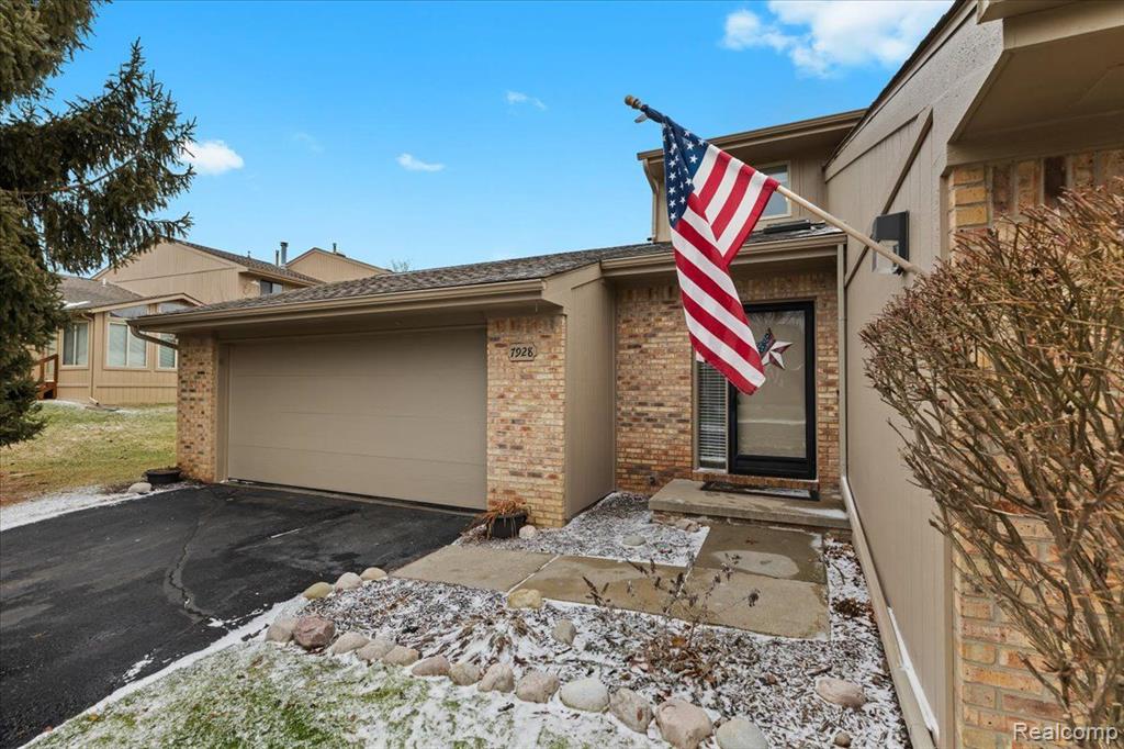 7928 MEADOW Drive, Waterford, MI 48329 — Photo 3