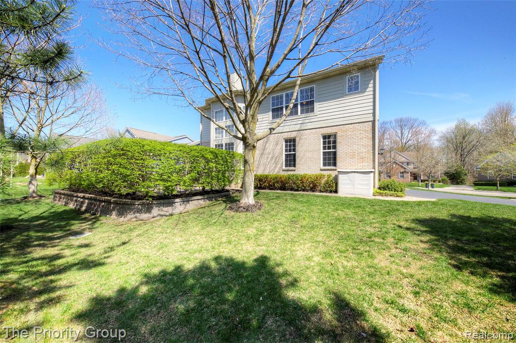 6083 Village Court, Clarkston, MI — Photo 57