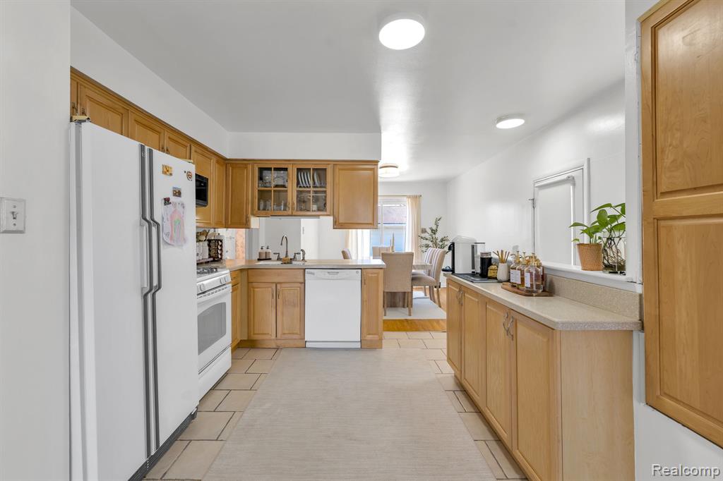 6499 Mayburn Street, Dearborn Heights, MI 48127 — Photo 16