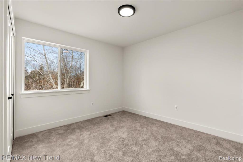 6514 CAMBRIDGE Circle, Clarkston, MI — Photo 25