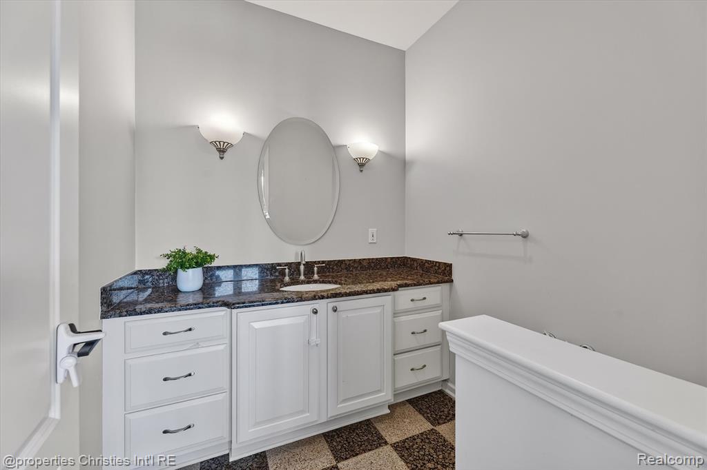 45653 TOURNAMENT Drive N, Northville, MI 48168 — Photo 18