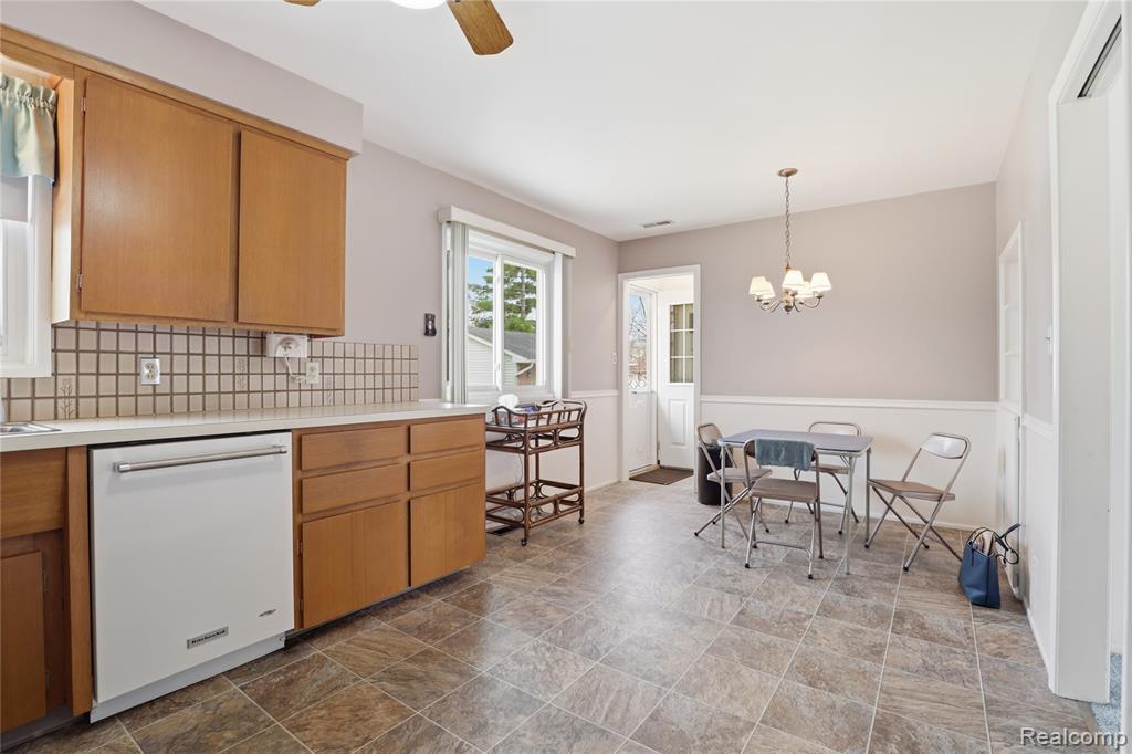 5221 Worchester Drive, Swartz Creek, MI 48473 — Photo 8
