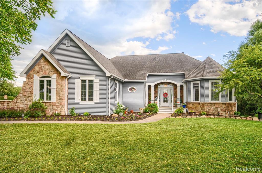 9254 Willowgate, Goodrich Vlg, MI — front exterior