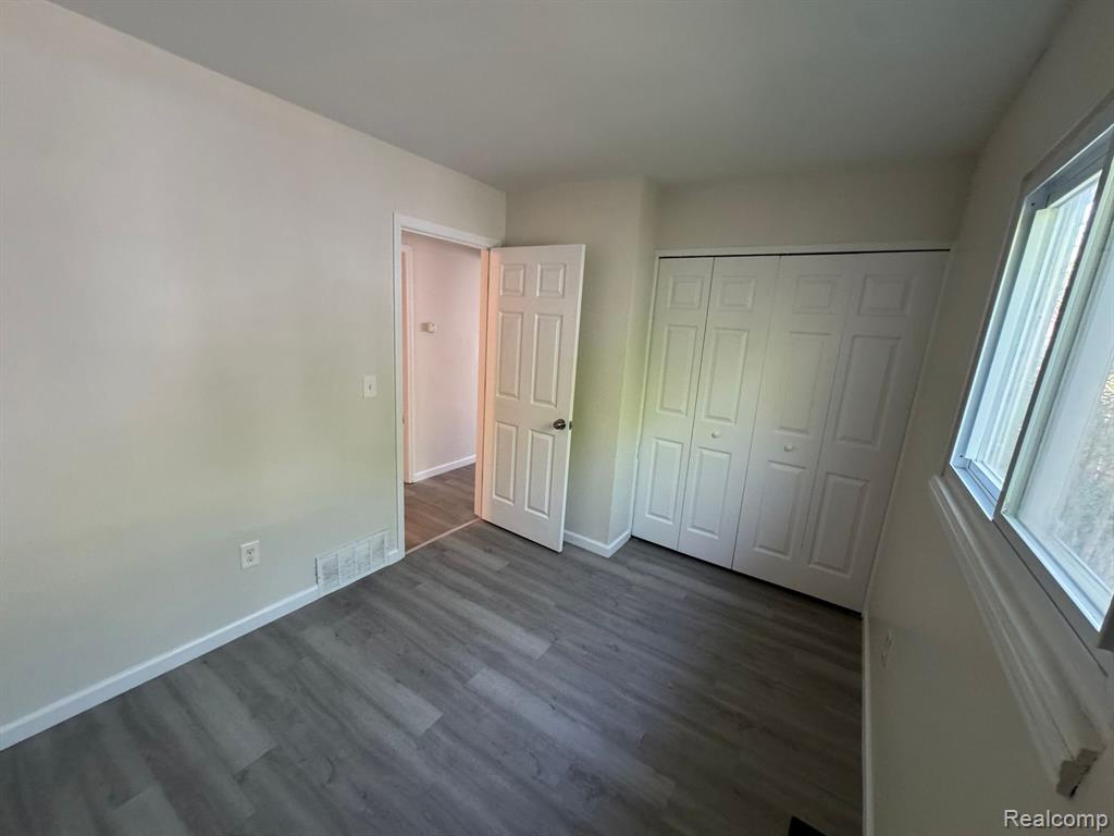 8684 PAIGE Avenue, Warren, MI 48089 — Photo 11