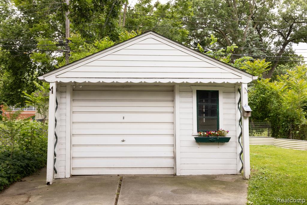 395 W CHESTERFIELD Street, Ferndale, MI 48220 — Photo 5