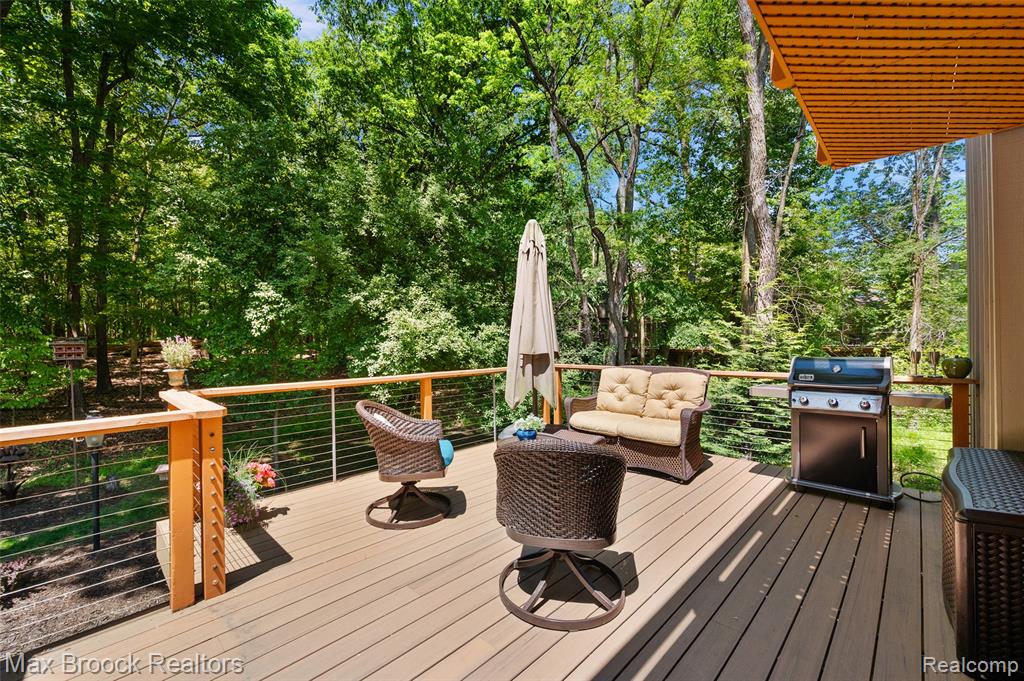 4872 Cliffside Drive, West Bloomfield, MI 48323 — Photo 33