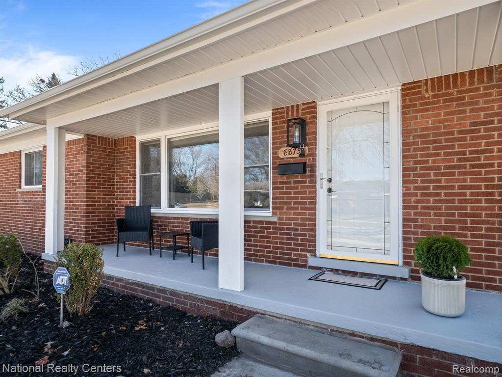 8875 KENBERTON Drive, Oak Park, MI 48237 — Photo 2