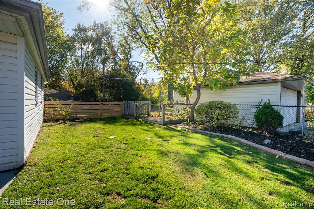 421 W Sunnybrook Drive, Royal Oak, MI 48073 — Photo 35