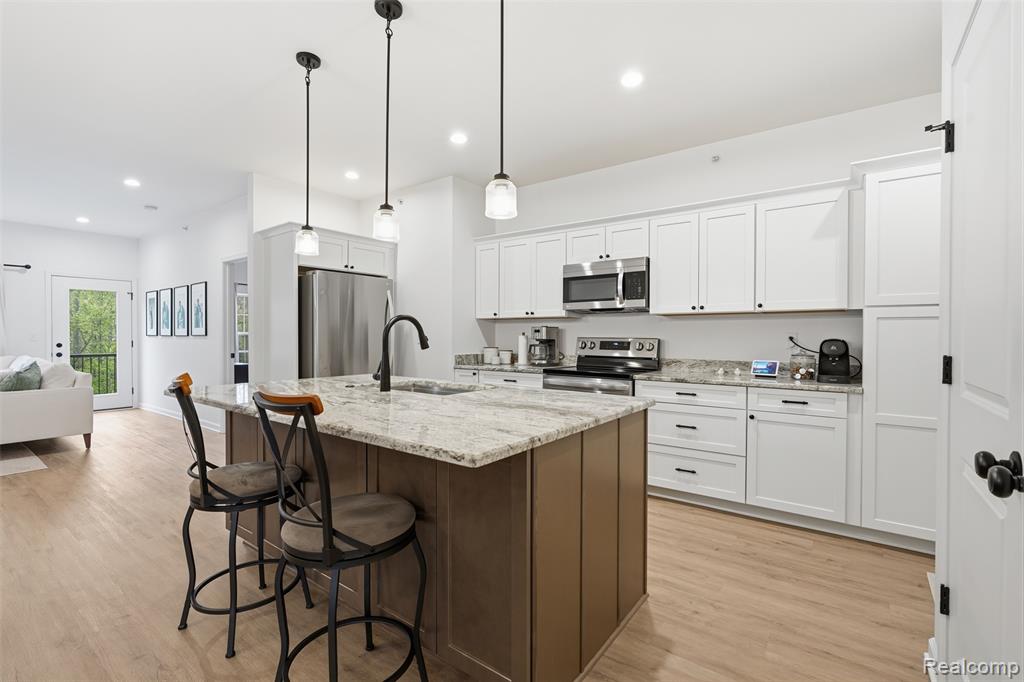606 Pointe Drive, Walled Lake, MI 48390 — Photo 6