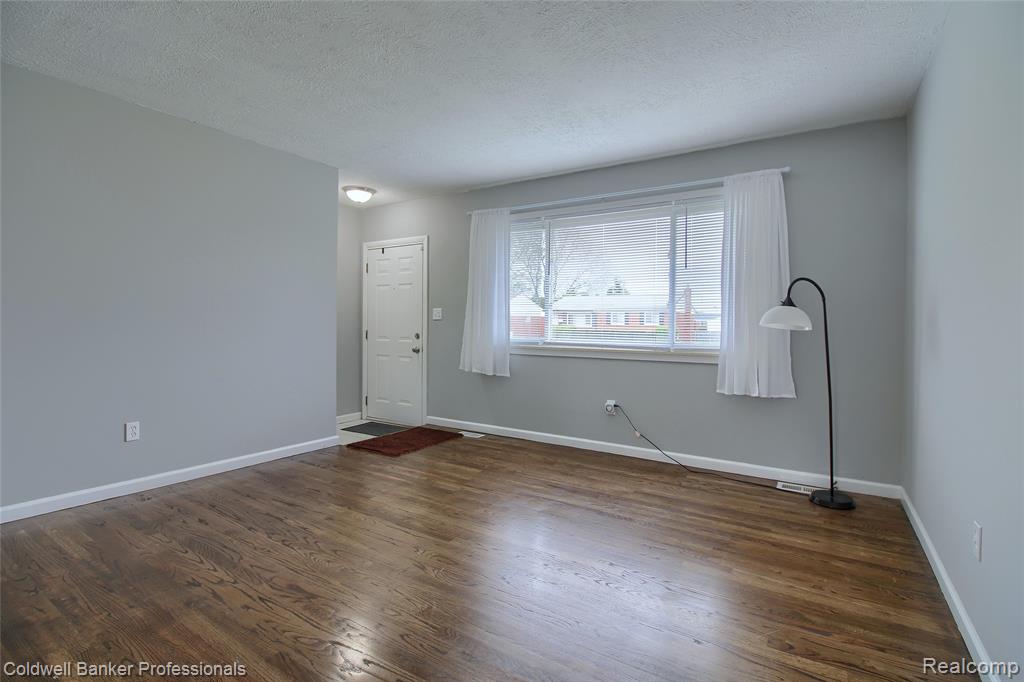 30081 Balmoral Street, Garden City, MI — Photo 5