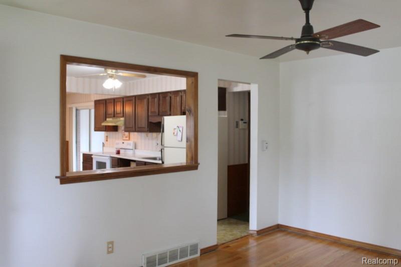 907 Farnham Avenue, Lincoln Park, MI 48146 — Photo 17