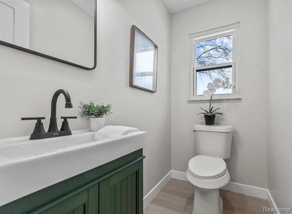 5067 Paro Drive, Flint, MI 48506 — Photo 23