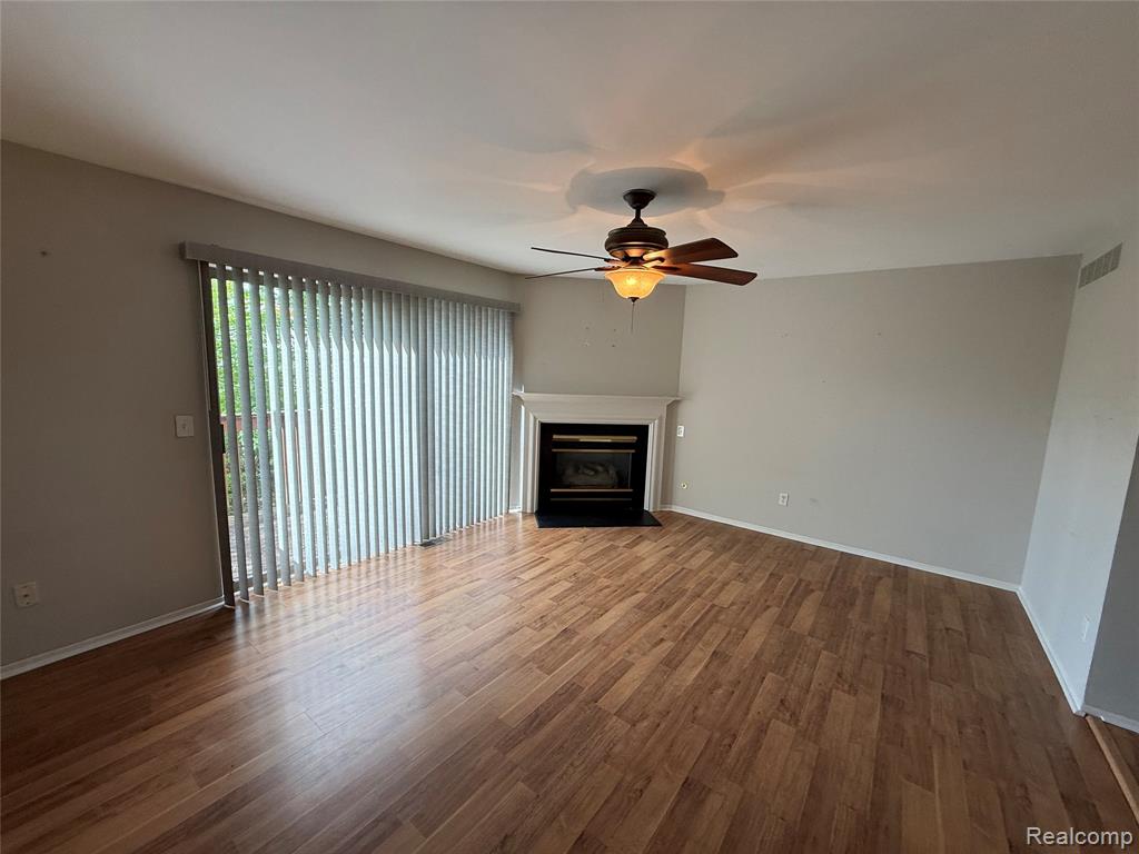 7059 Colonial Oaks Drive, Waterford, MI 48327 — Photo 9