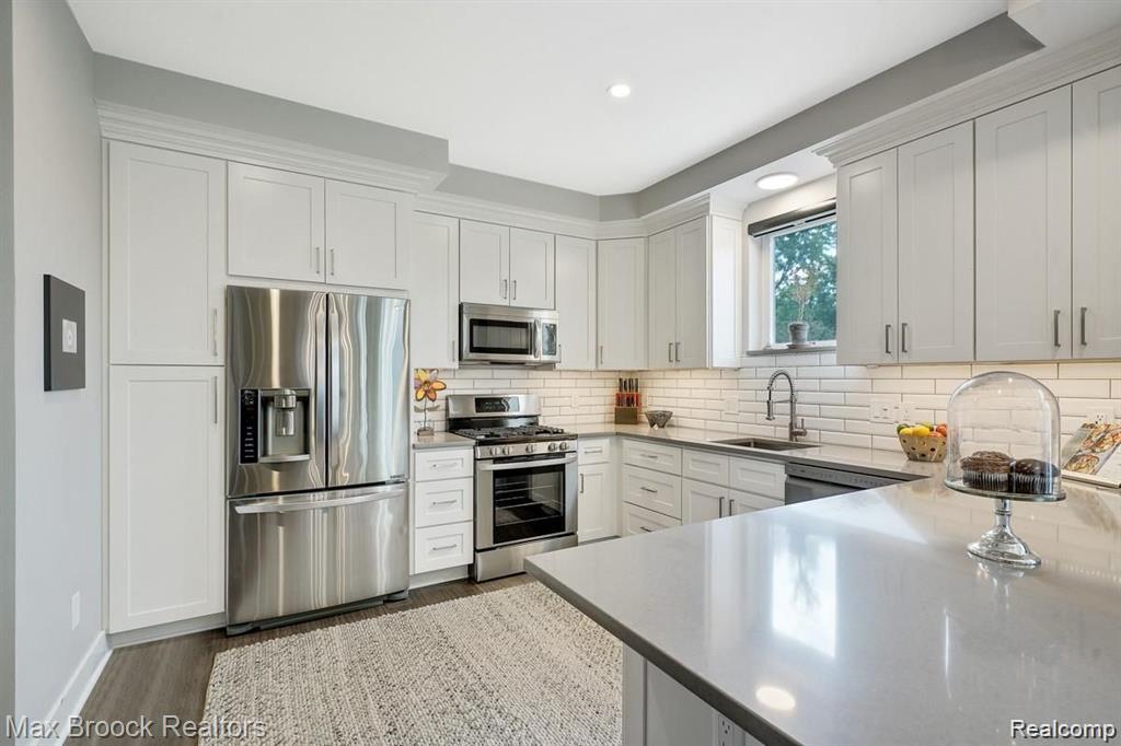 4227 W 14 Mile Road, Royal Oak, MI 48073 — Photo 9