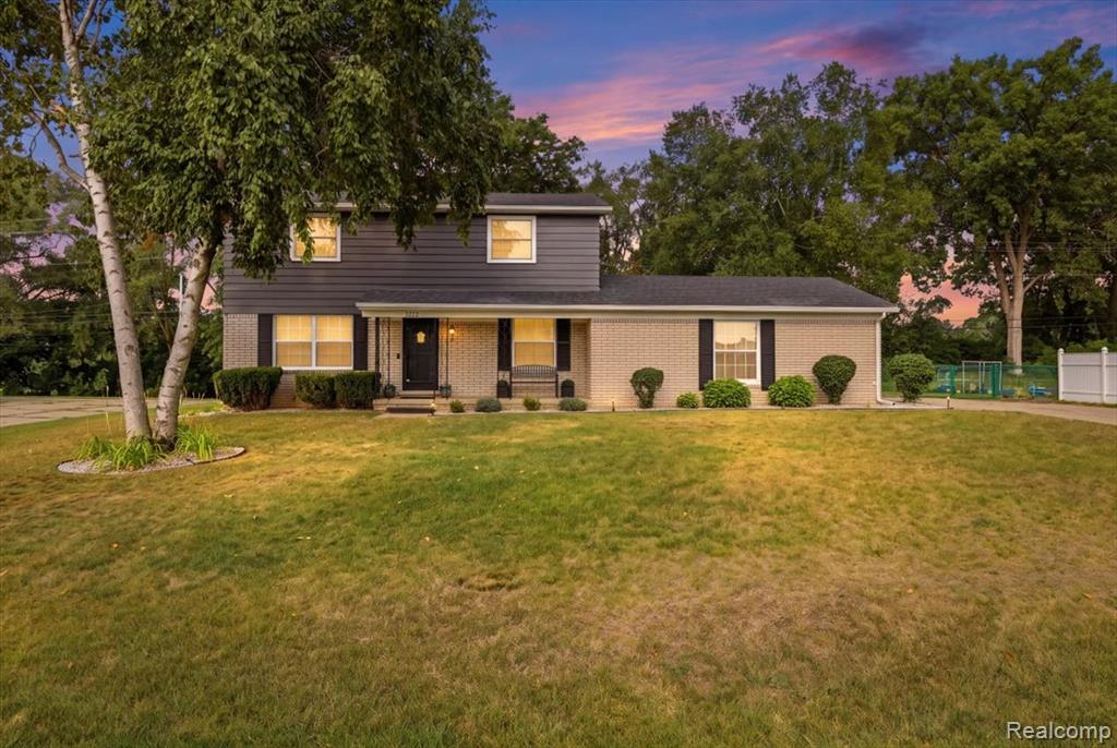3225 Golfhill Drive, Waterford, MI 48329