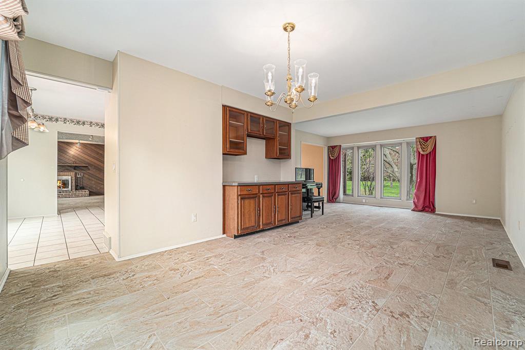8165 Holcomb Road, Clarkston, MI 48348 — Photo 9