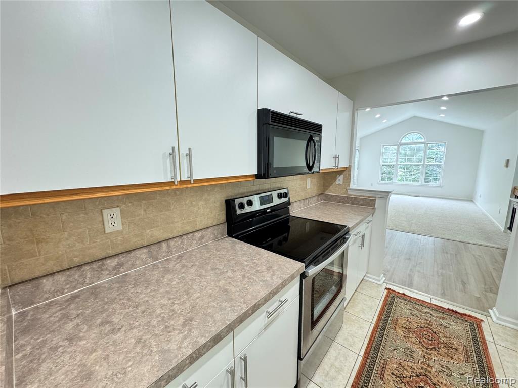 5472 Pine Aires Drive, Sterling Heights, MI 48314 — Photo 10