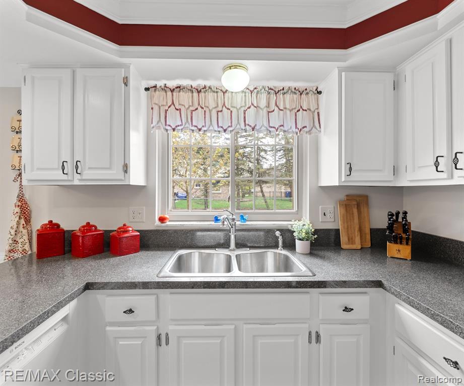 45597 HOLMES Drive, Canton, MI 48187 — Photo 14
