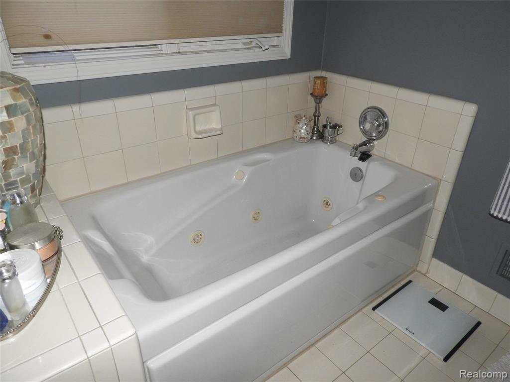 43124 Gina Drive, Sterling Heights, MI 48314 — Photo 20
