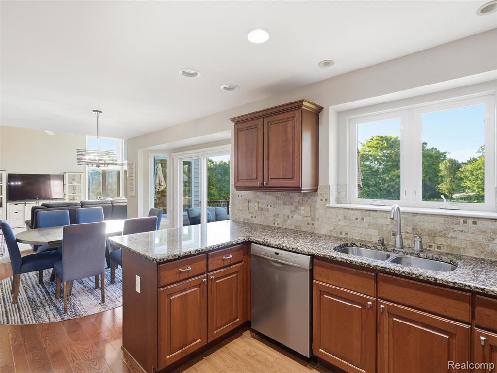 1232 Thorn Ridge Drive, Howell, MI 48843 — Photo 8