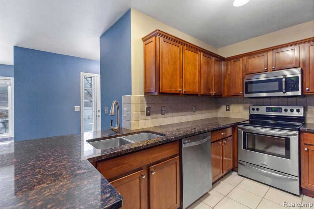 5570 HAMPSHIRE Lane, Ypsilanti, MI 48197 — Photo 4
