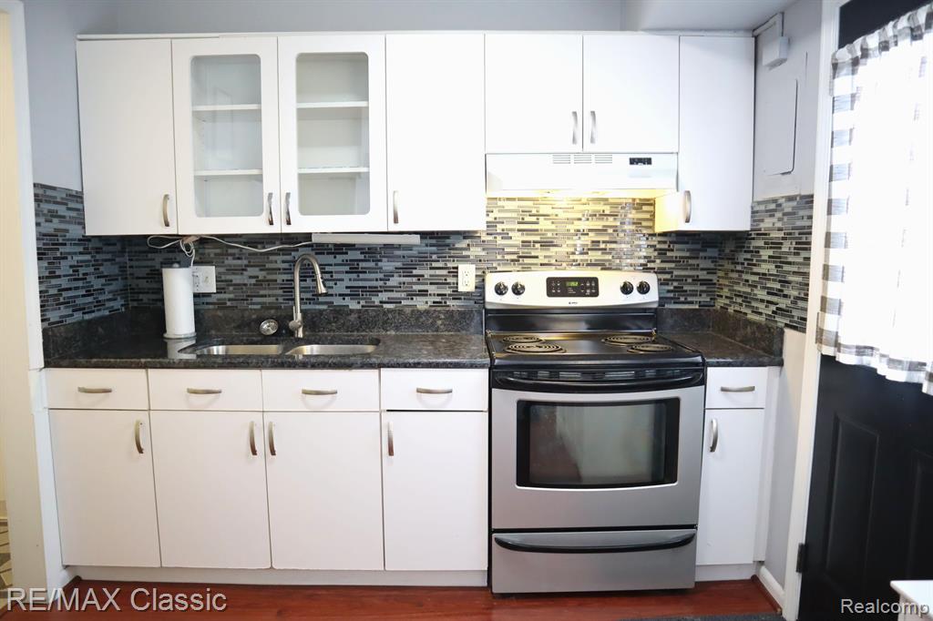 8149 Huntington Street, 12, Westland, MI — Photo 10