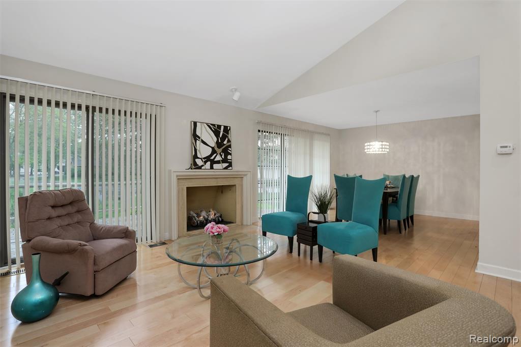 7273 Creeks Bend Court, West Bloomfield, MI — Photo 4
