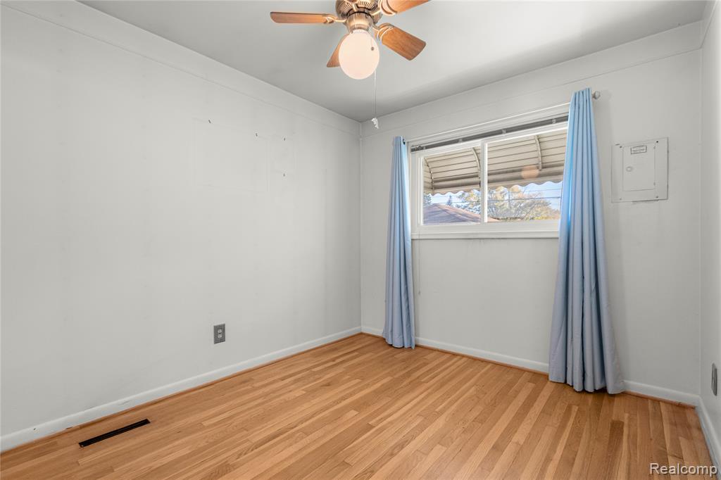 4915 Raymond Avenue, Dearborn Heights, MI 48125 — Photo 18