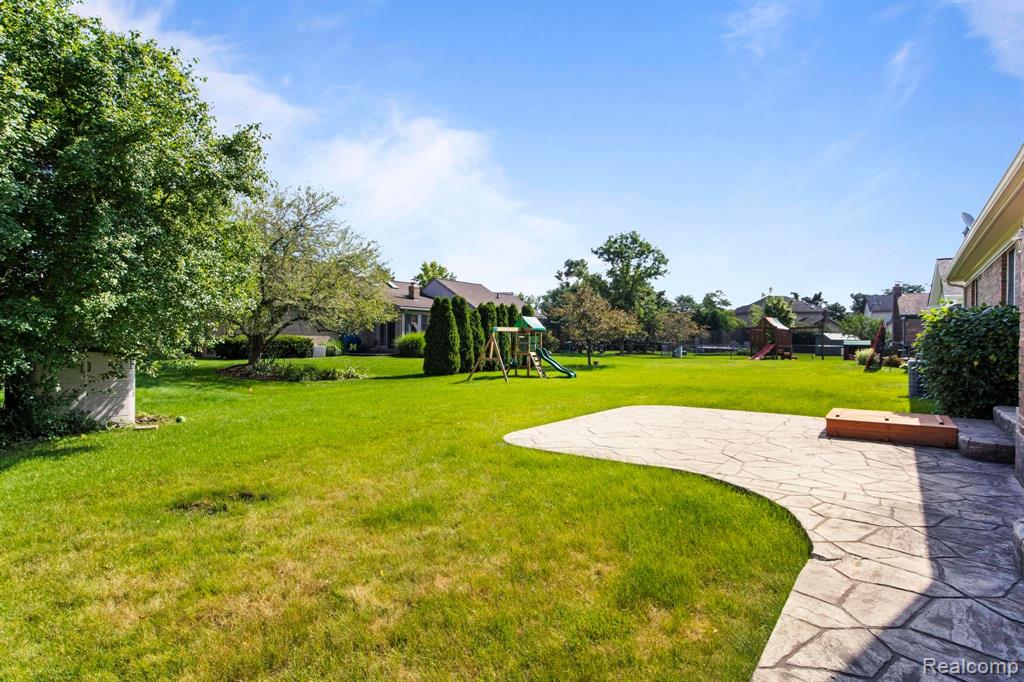 45682 HANFORD Road, Canton, MI 48187 — Photo 8