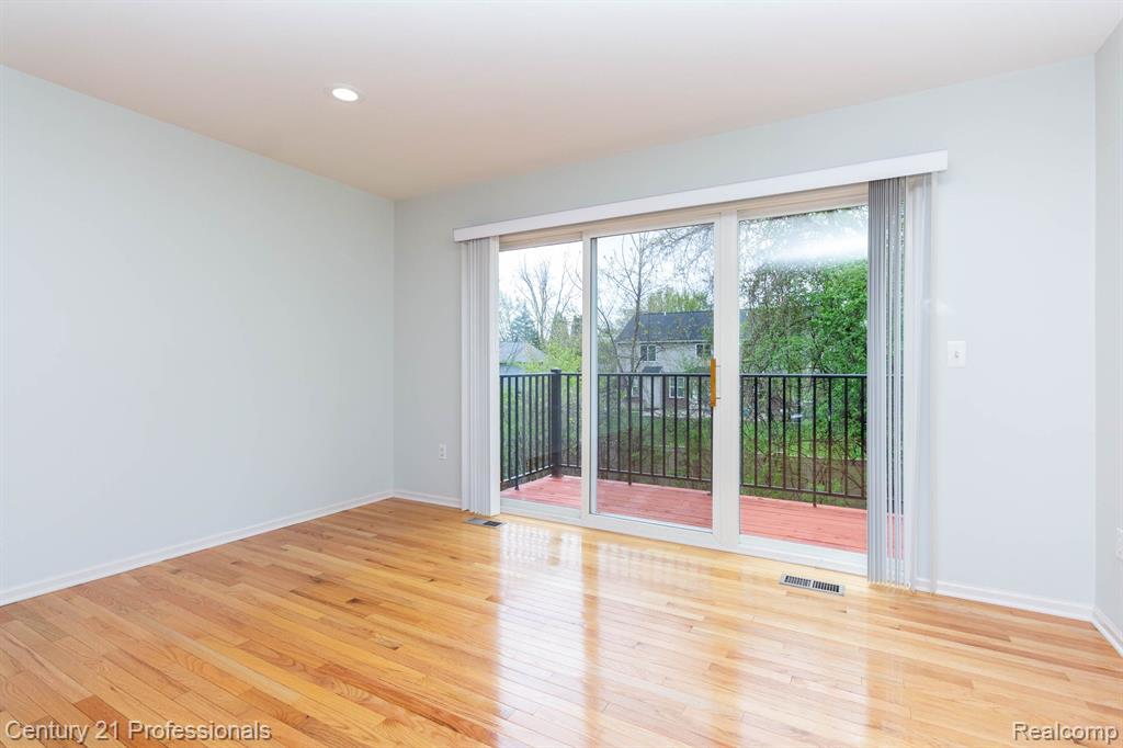 798 SANDALWOOD Drive, Troy, MI 48085 — Photo 8